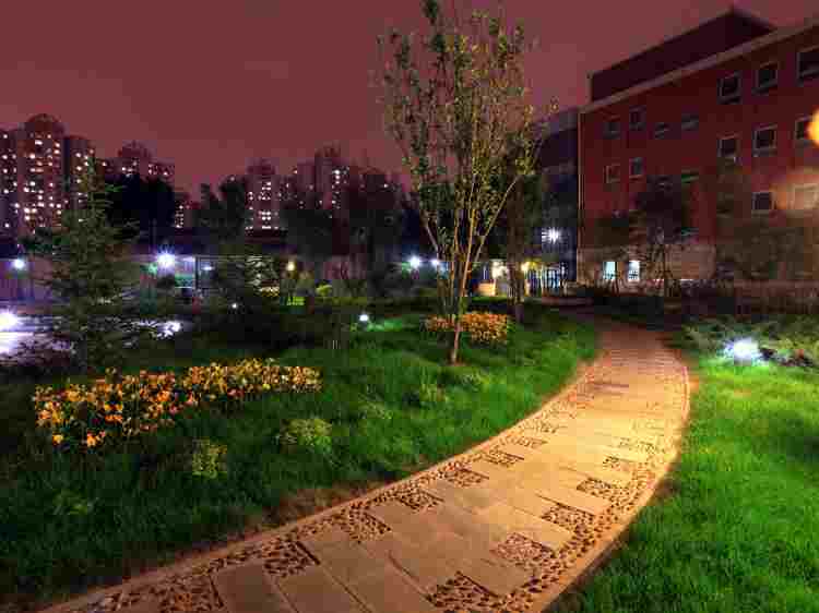 北京三帆中學(xué)