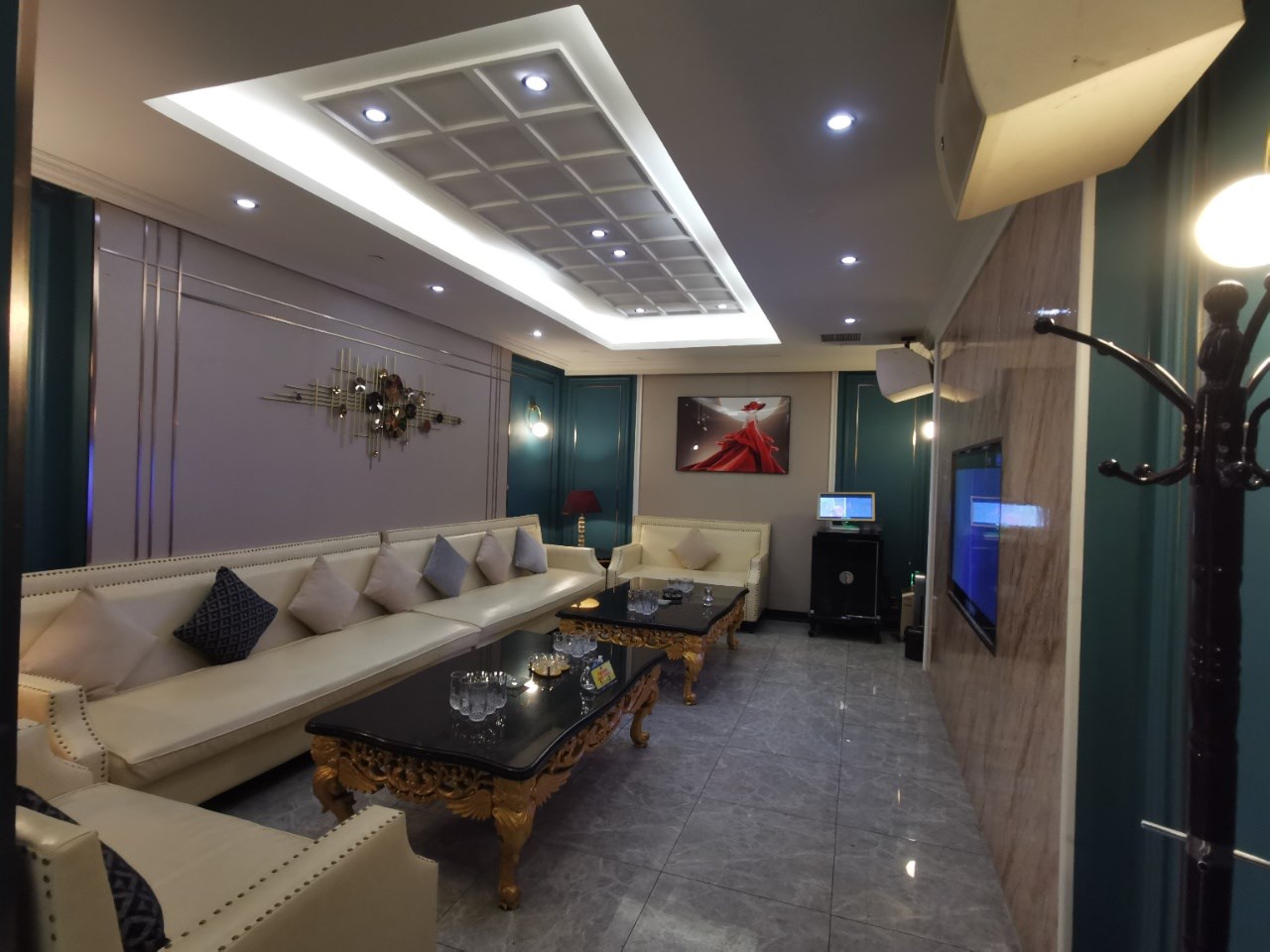 宜春中央公館二店夜總會(huì)KTV