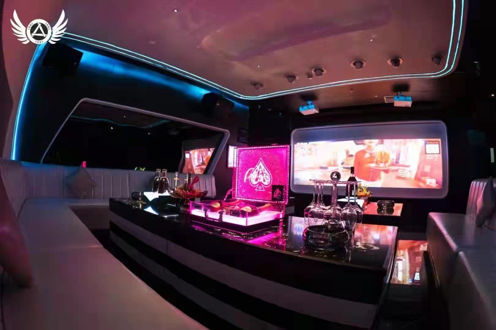 寧波十大高檔商務(wù)KTV榜單，我們?nèi)タ匆雇砘êＪ澜? /></a>
									</div>
									
                                    <div   id=